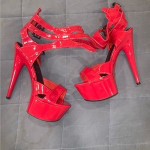 Ellie Athena platforms